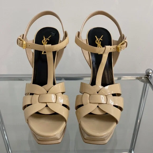 【関税&送料込】Saint Laurent Nude Patent Leather Tribute Sa SAINT LAURENT YSL Tribute Platform Sandals Nude Patent